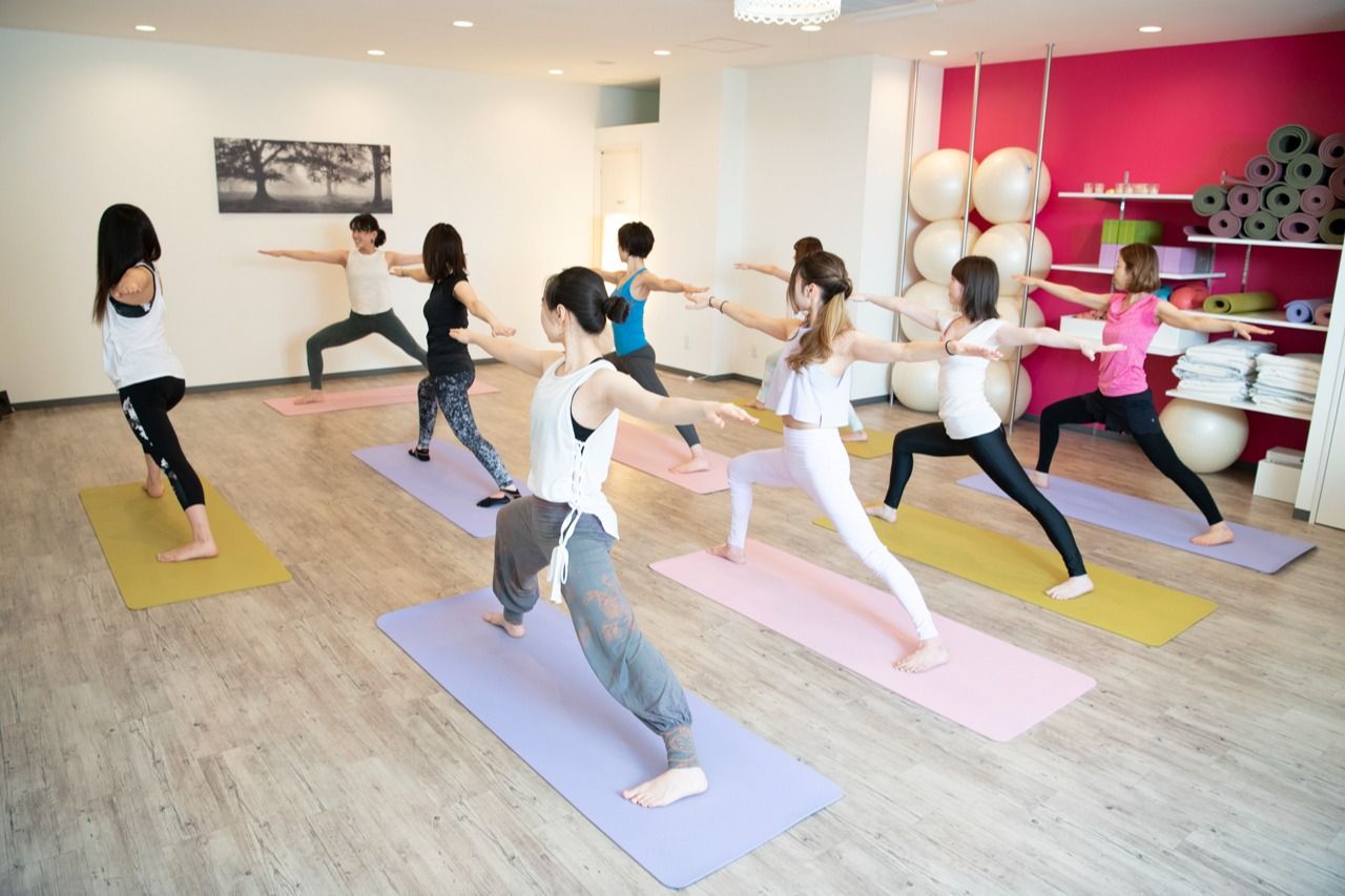 ヨガ子さんとピラ美さん 千歳烏山店